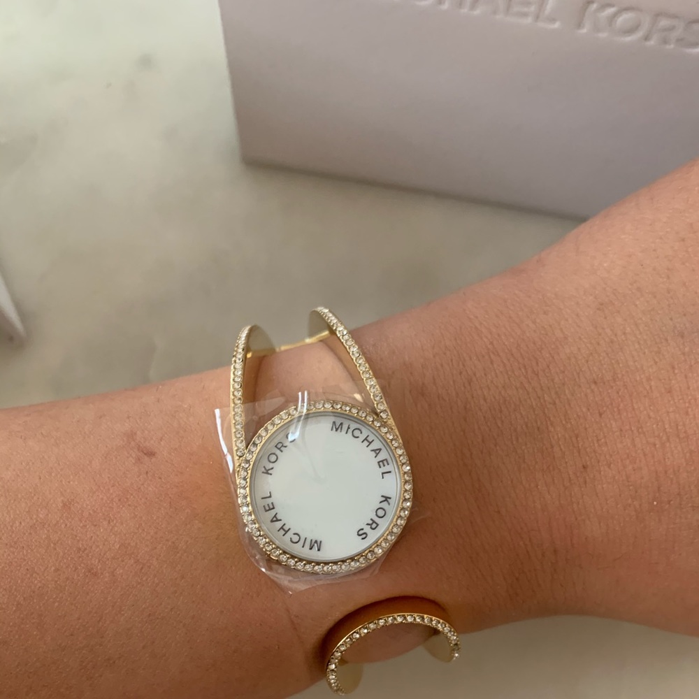 Michael Kors access rose gold bracelet - Picture 4 of 4